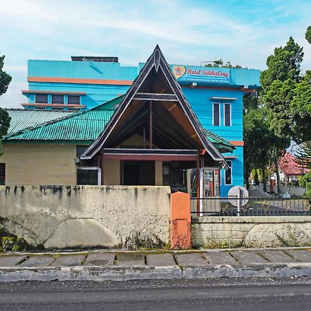 Oyo 92577 Hotel Sidikalang Near Kejaksaan Negeri Dairi Exterior foto