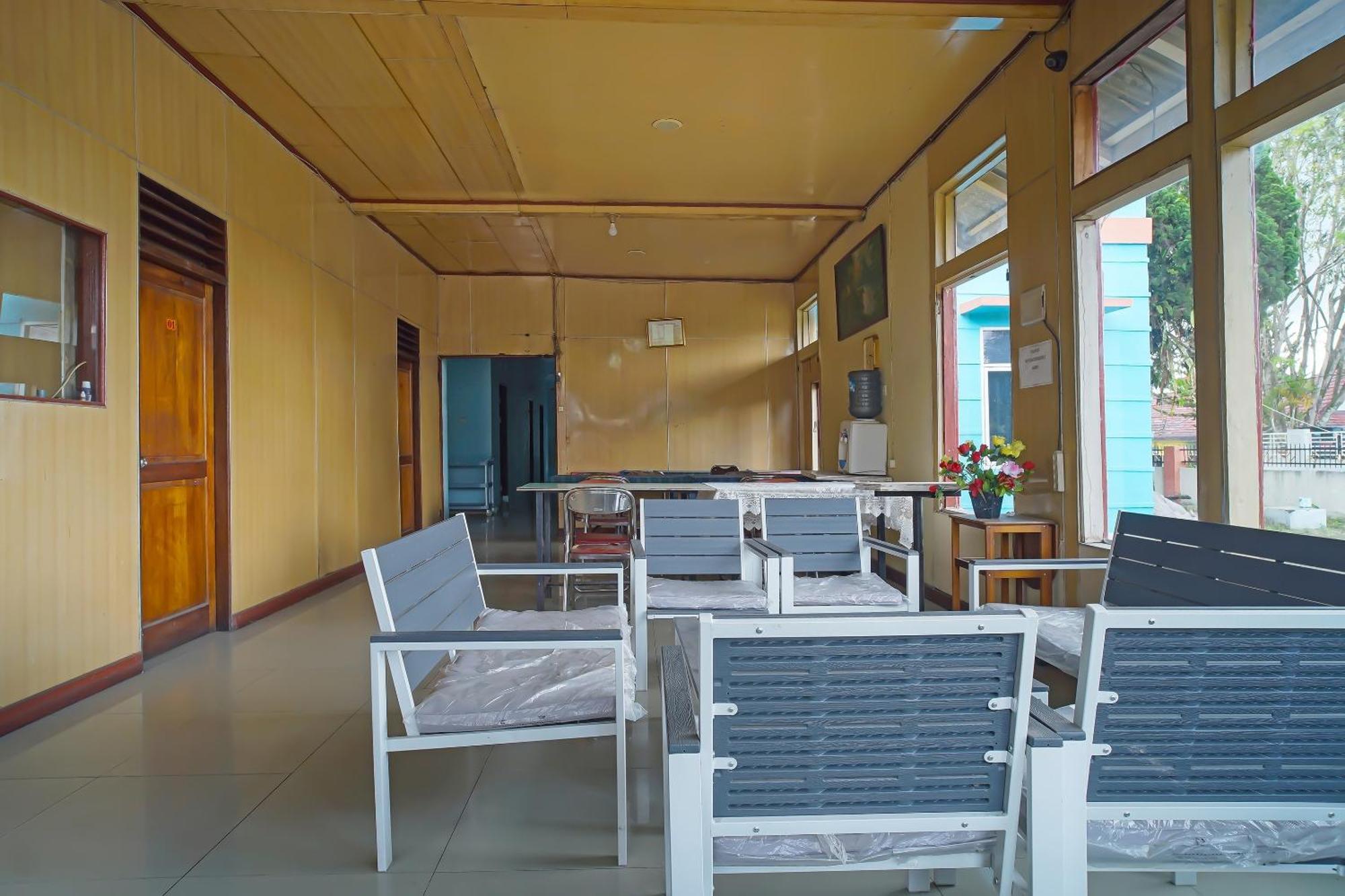 Oyo 92577 Hotel Sidikalang Near Kejaksaan Negeri Dairi Exterior foto